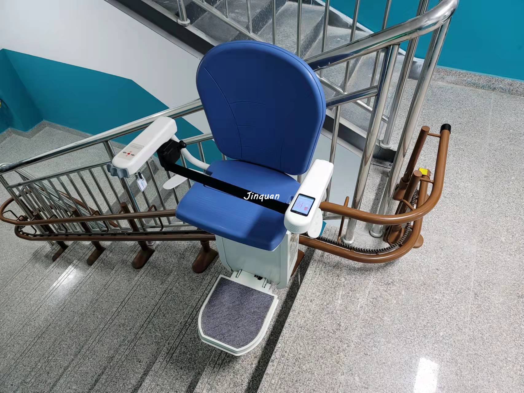 <b>濟(jì)南斜掛座椅電梯</b>